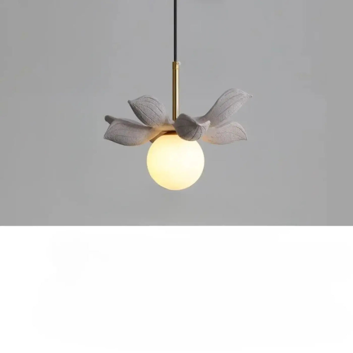 Suspension Florale à Globe Opalin – Fovan