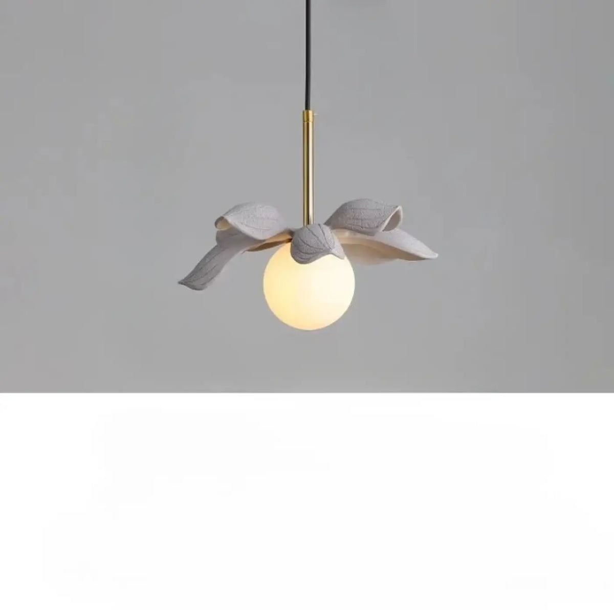 Suspension Florale à Globe Opalin – Fovan