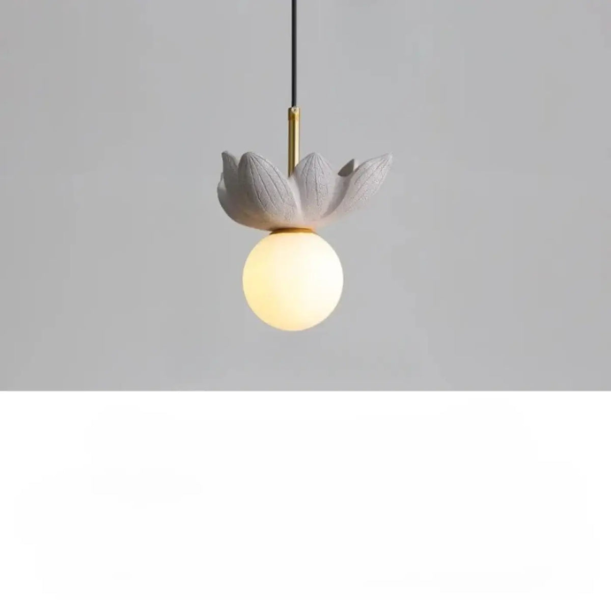 Suspension Florale à Globe Opalin – Fovan