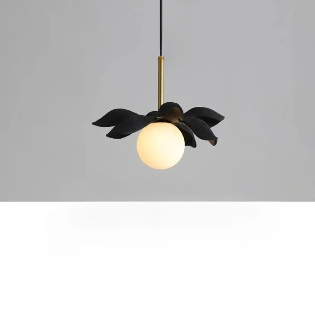 Suspension Florale à Globe Opalin – Fovan