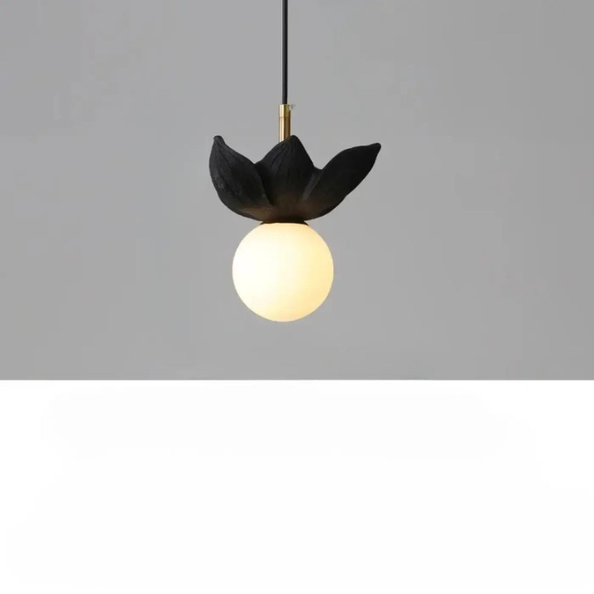 Suspension Florale à Globe Opalin – Fovan