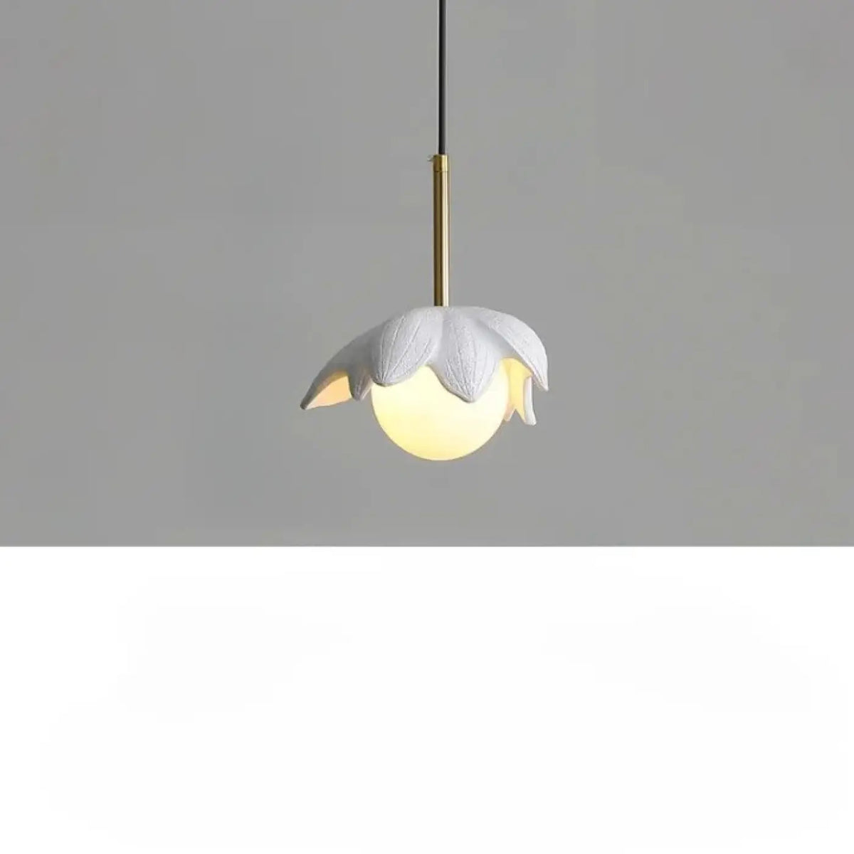 Suspension Florale à Globe Opalin – Fovan