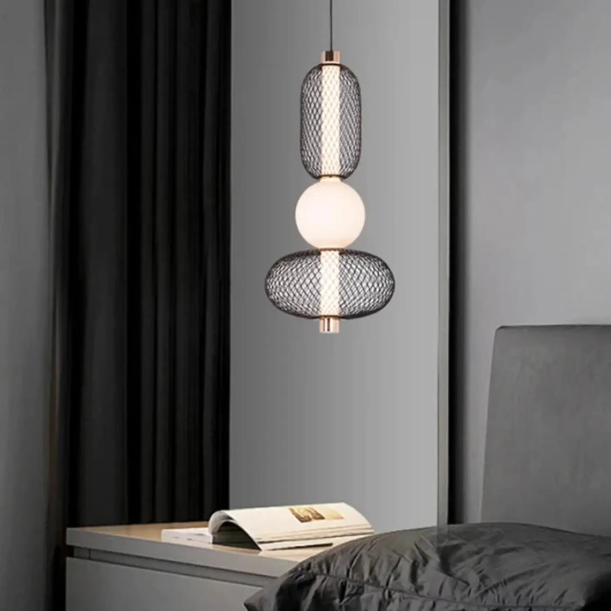 Suspension en Métal Maillé et Sphères – Trivane