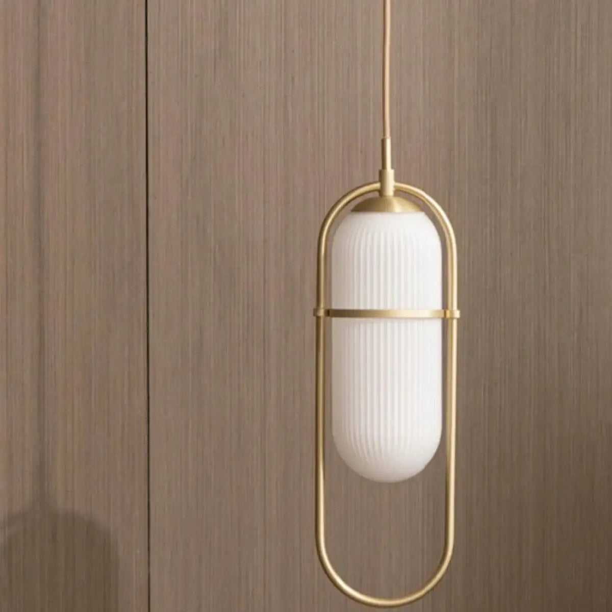 Suspension Métal Doré et Verre Blanc – Nila