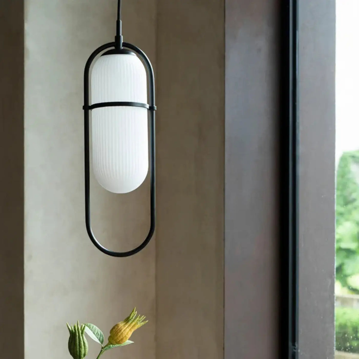 Suspension Métal Doré et Verre Blanc – Nila