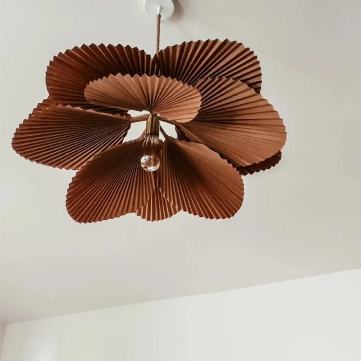 Suspension Pétales Plissés Brun Naturel – Foline