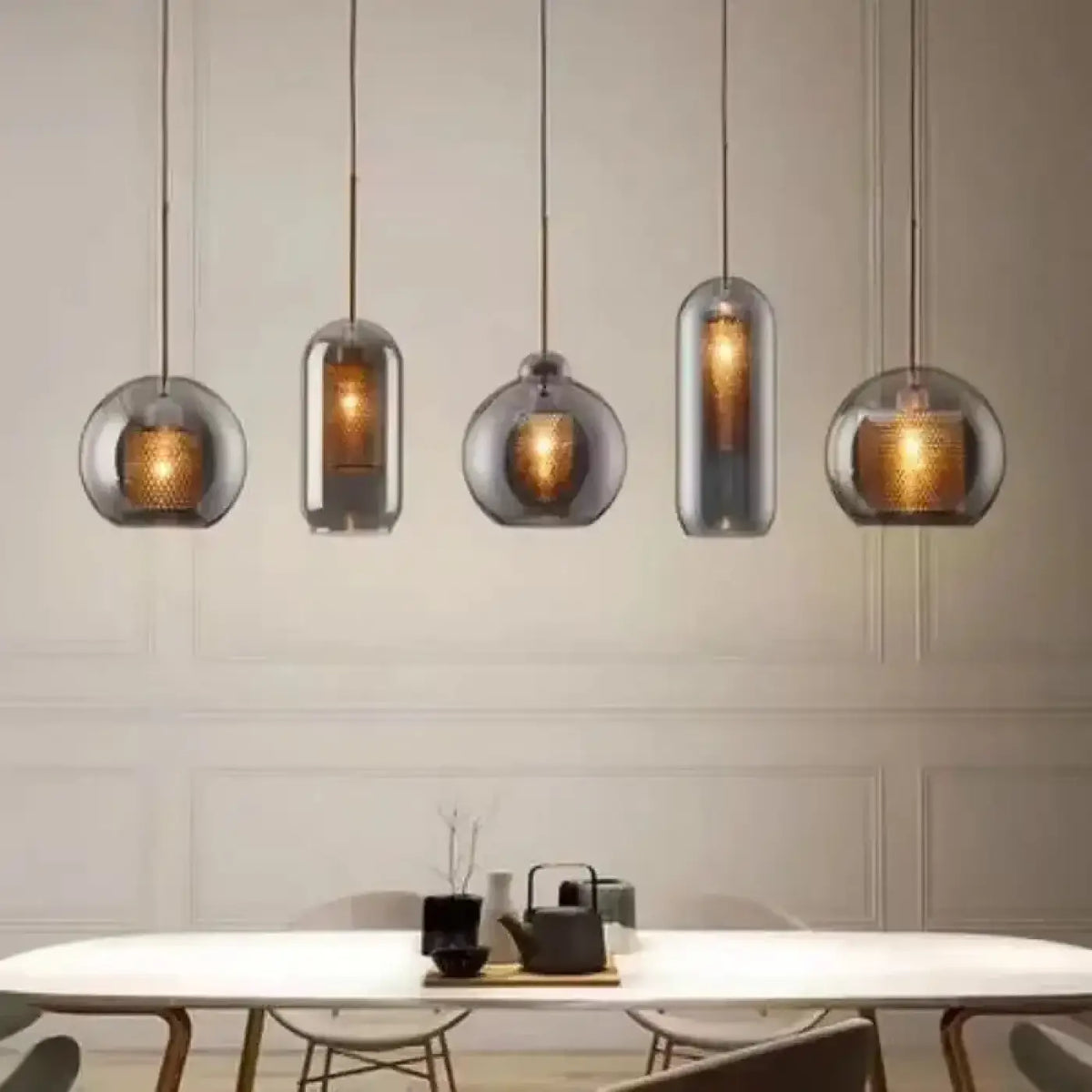 Suspension Verre Fumé et Structure Dorée – Tréda