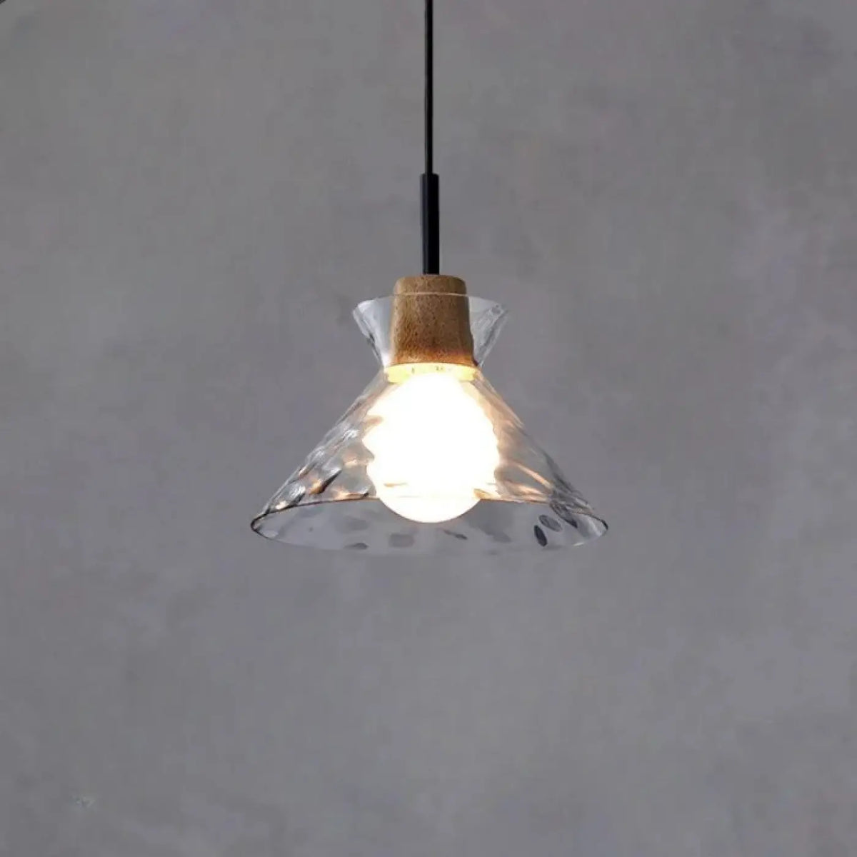Suspension en Verre Soufflé et Bois – Plale