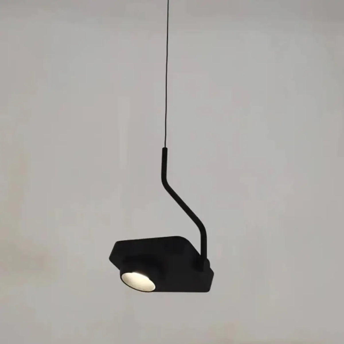 Suspension Minimaliste à Lumière Ciblée – Sidane