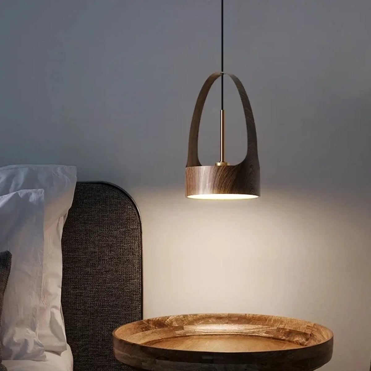 Suspension Moderne en Bois et Métal – Nivia