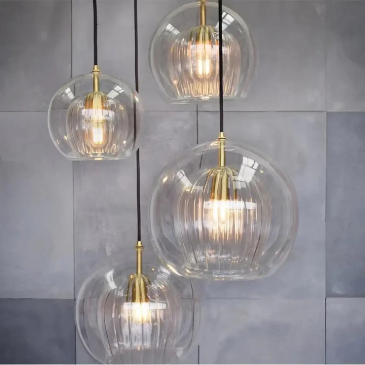 Suspension en Verre et Détail Doré – Lavine