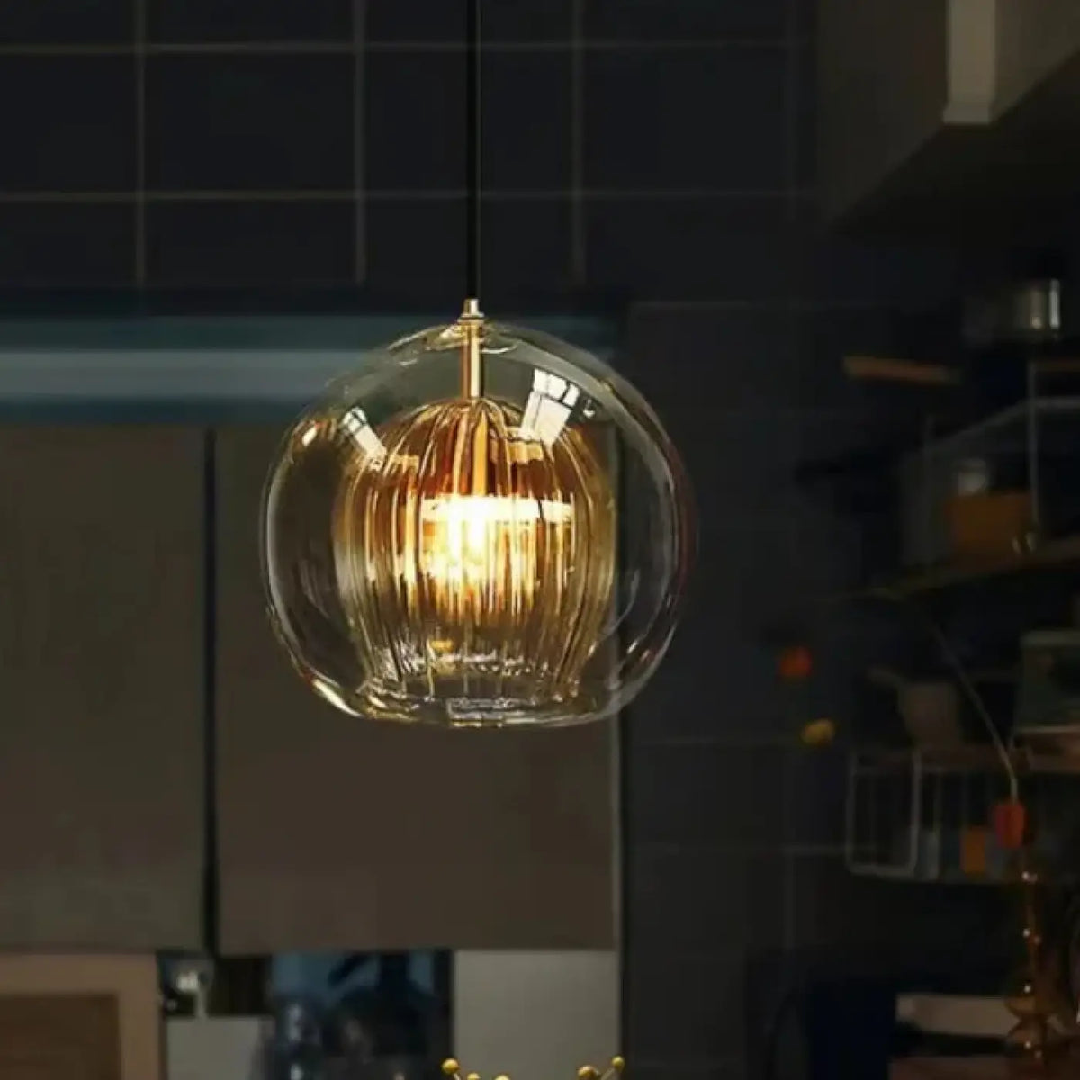 Suspension en Verre et Détail Doré – Lavine