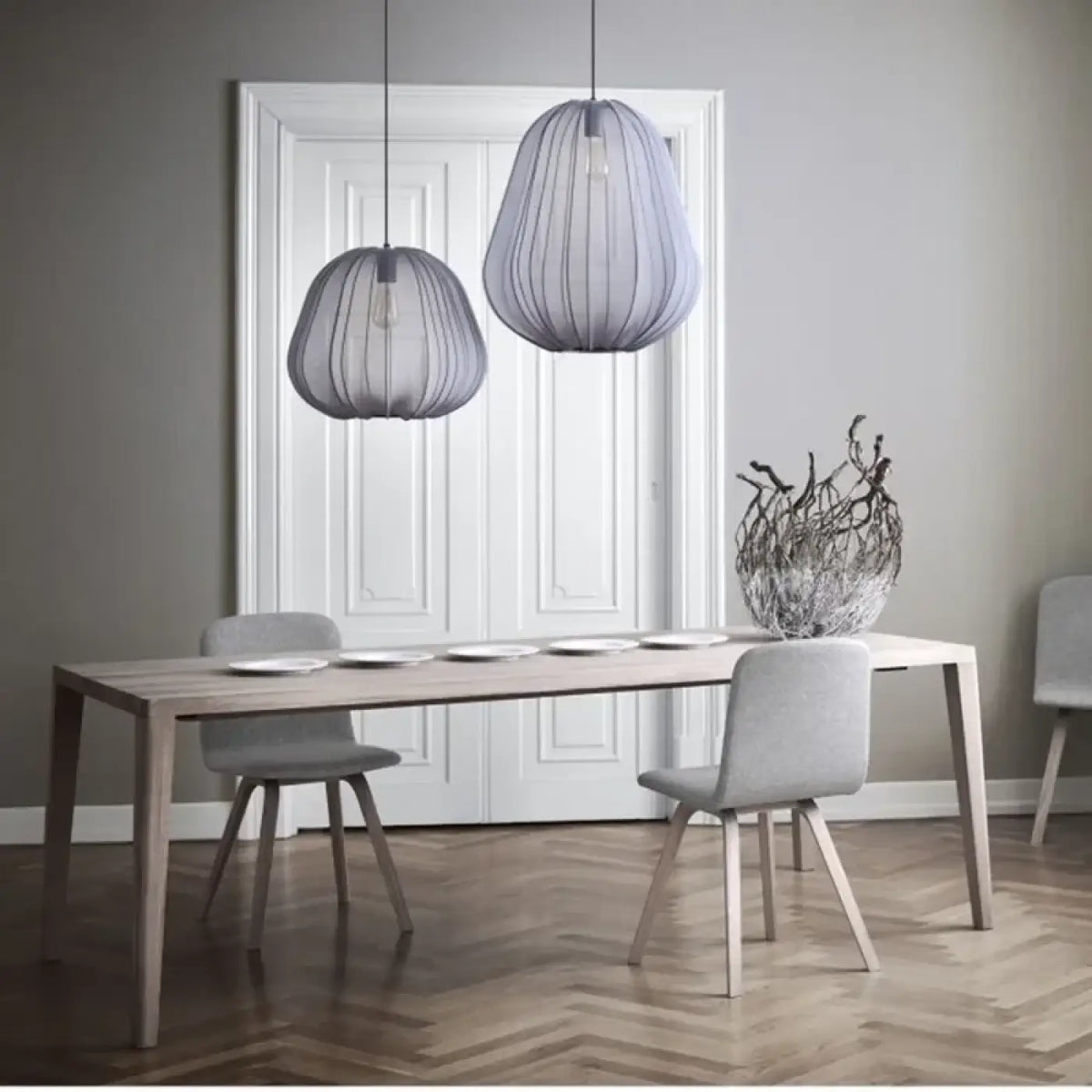 Suspension en Verre Soufflé aux Lignes Douces – Mavan