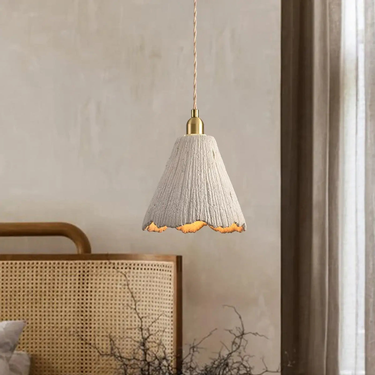 Suspension Scandi en Ciment et Doré – Kavis