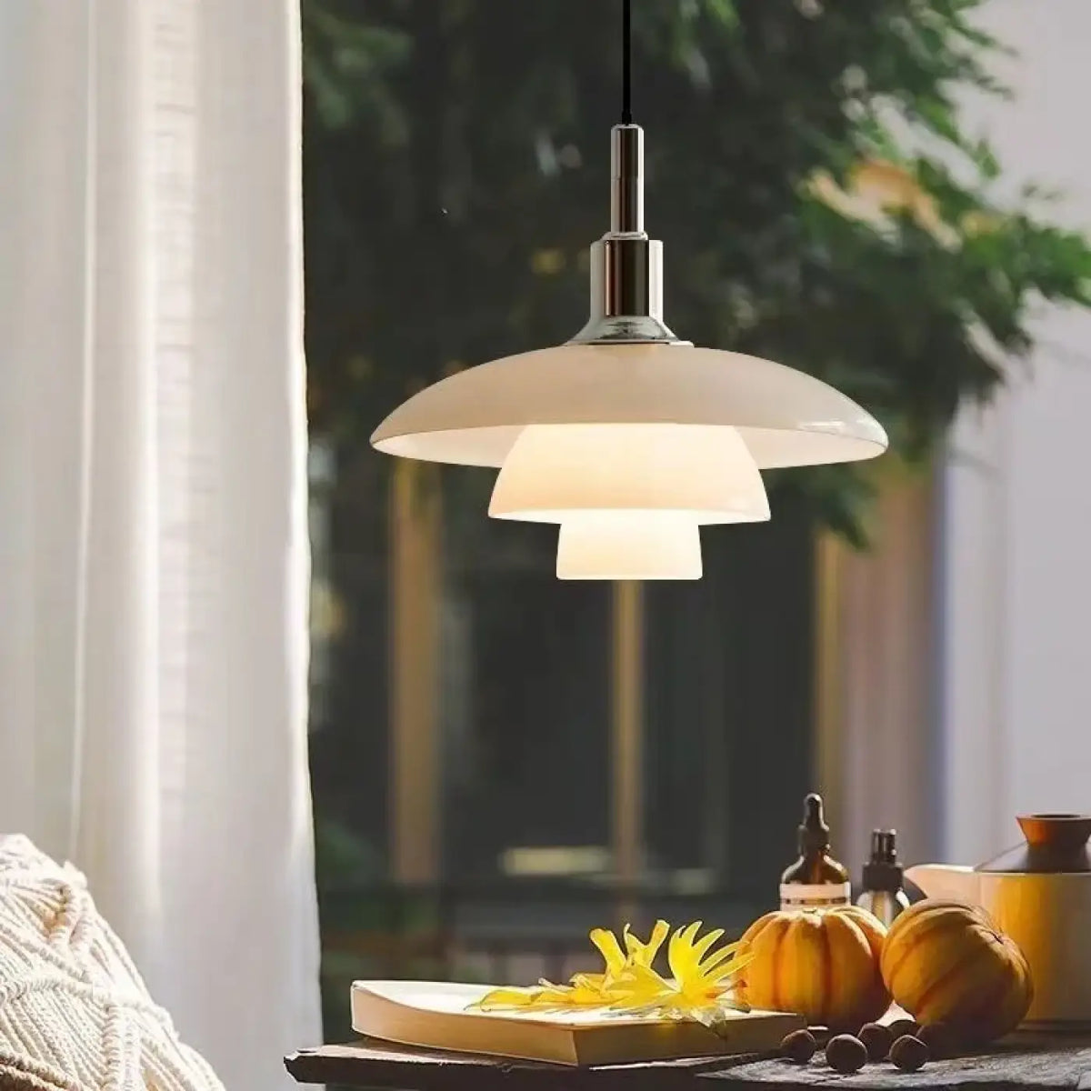 Suspension Danoise en Verre Opalin et Doré – Jadia
