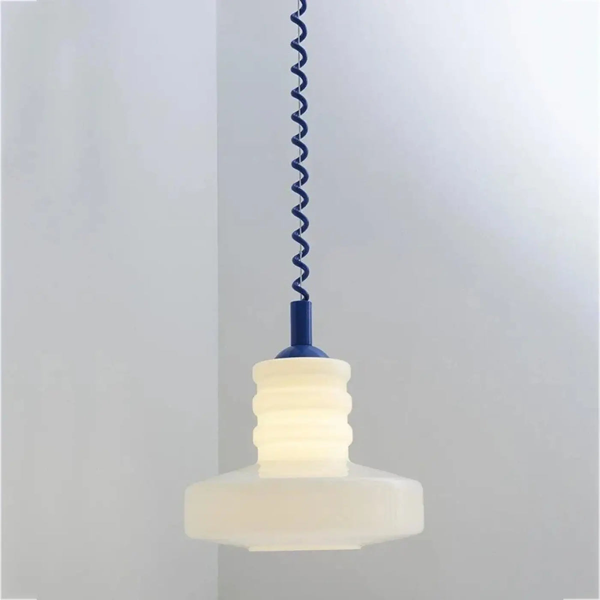 Suspension Rétro en Verre Opalin – Lomis