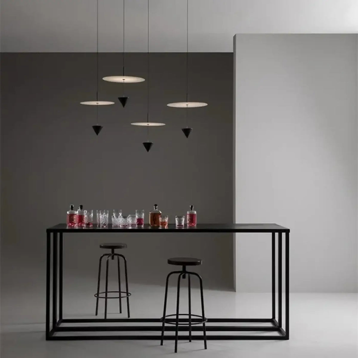 Suspension Cône Noir et Disque Flottant – Todio