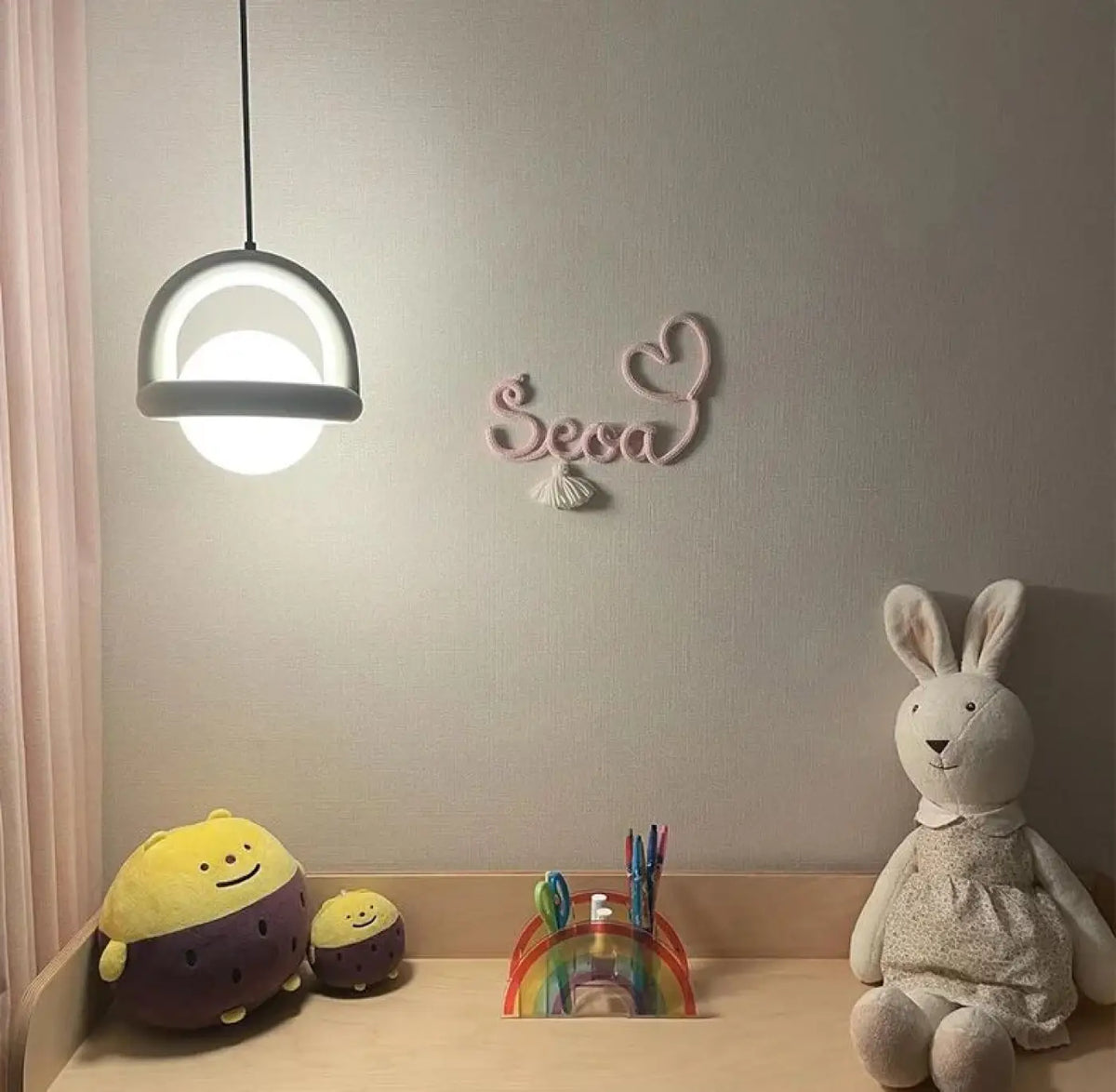Suspension Globe LED et Anneau Coloré – Tévis