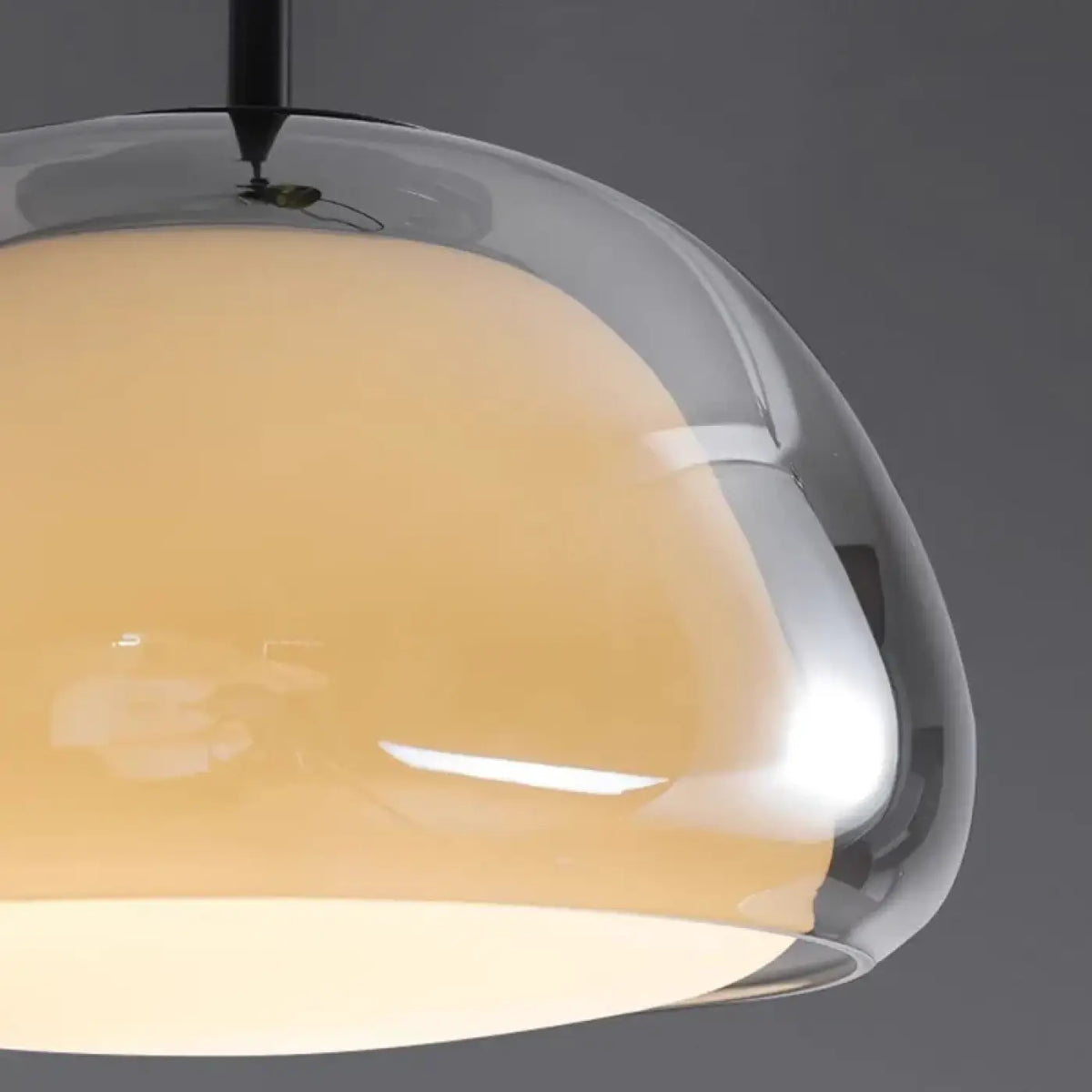 Suspension Trois Globes Opalins Barre Noire – Rénio
