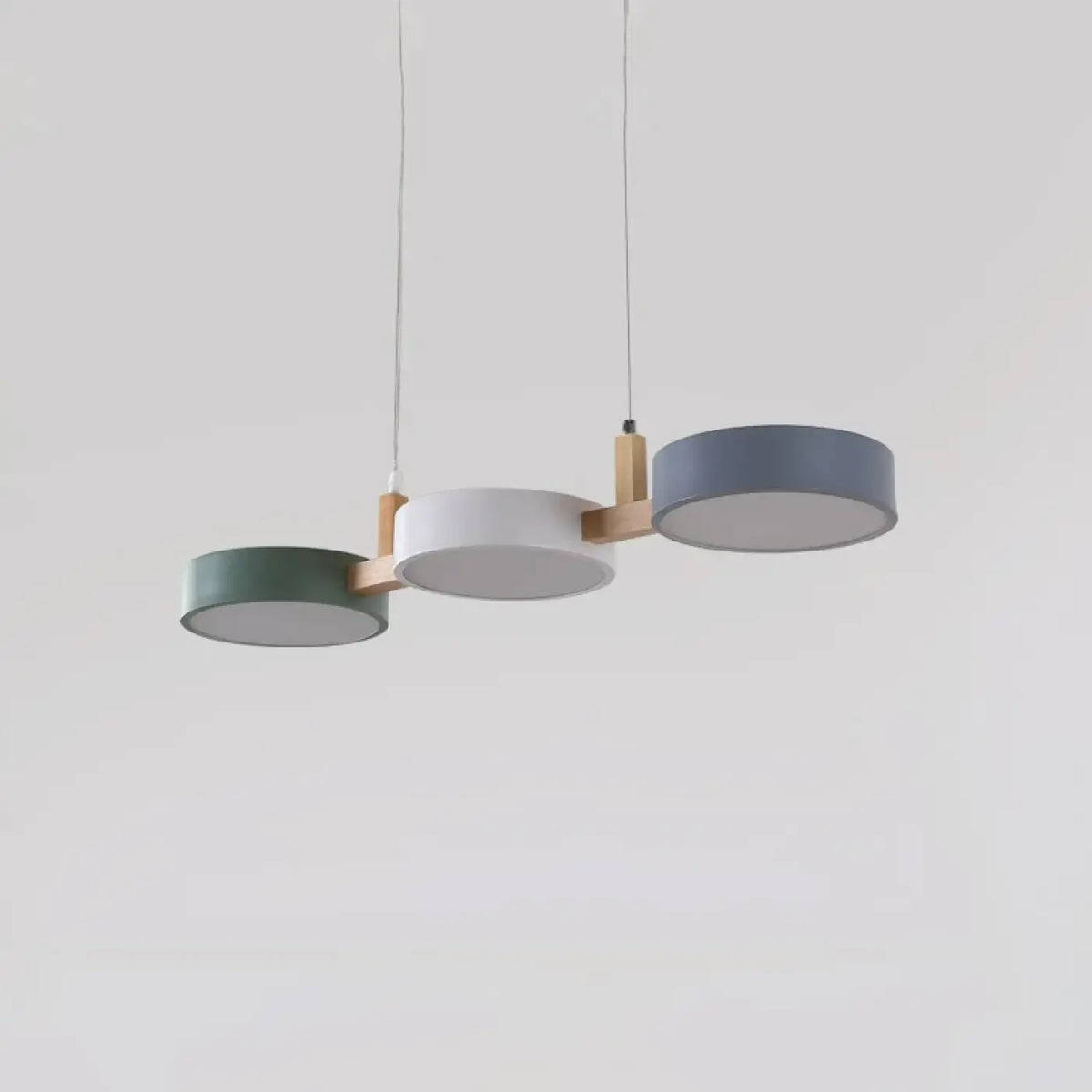 Suspension Nordique Triple Rond en Bois – Brevane