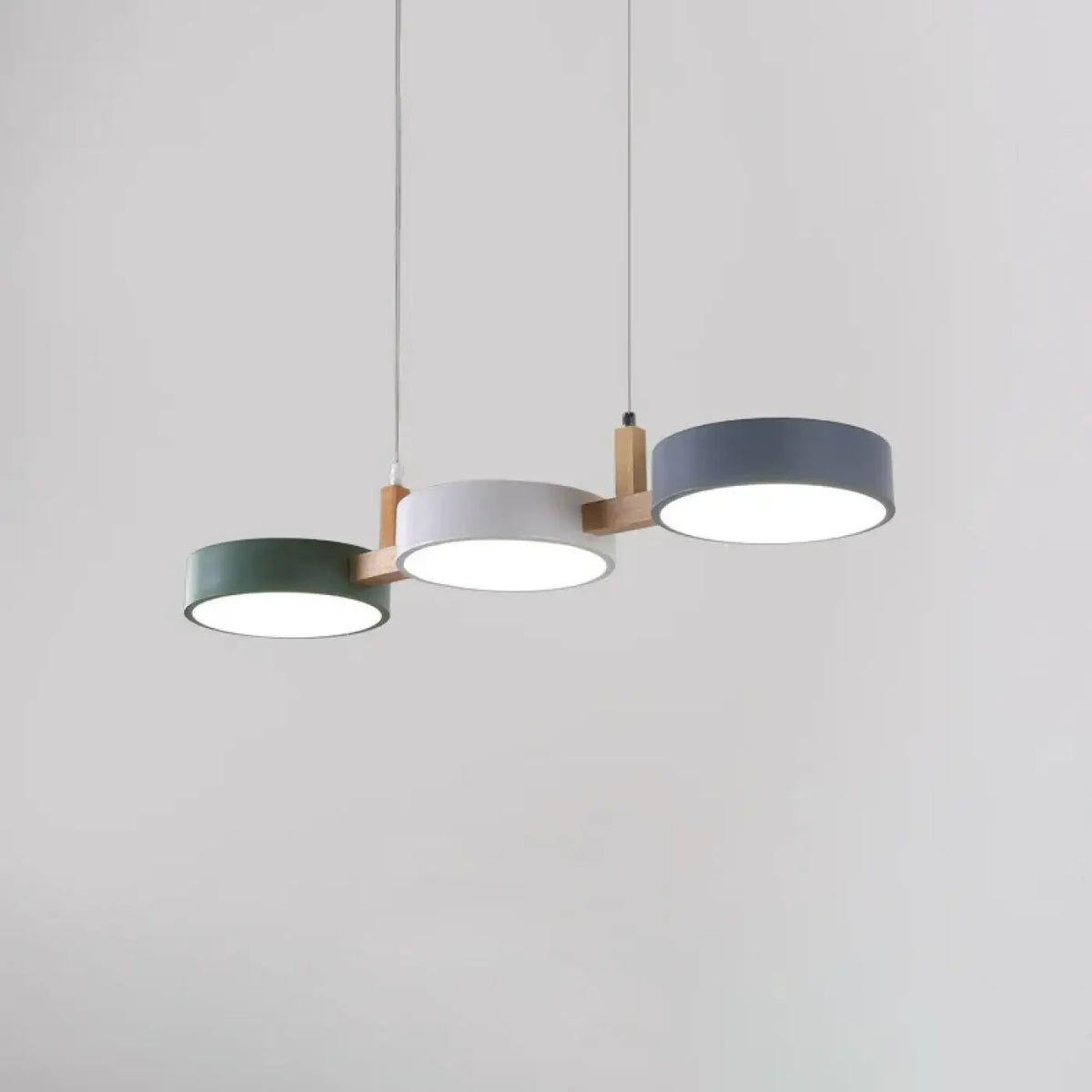 Suspension Nordique Triple Rond en Bois – Brevane