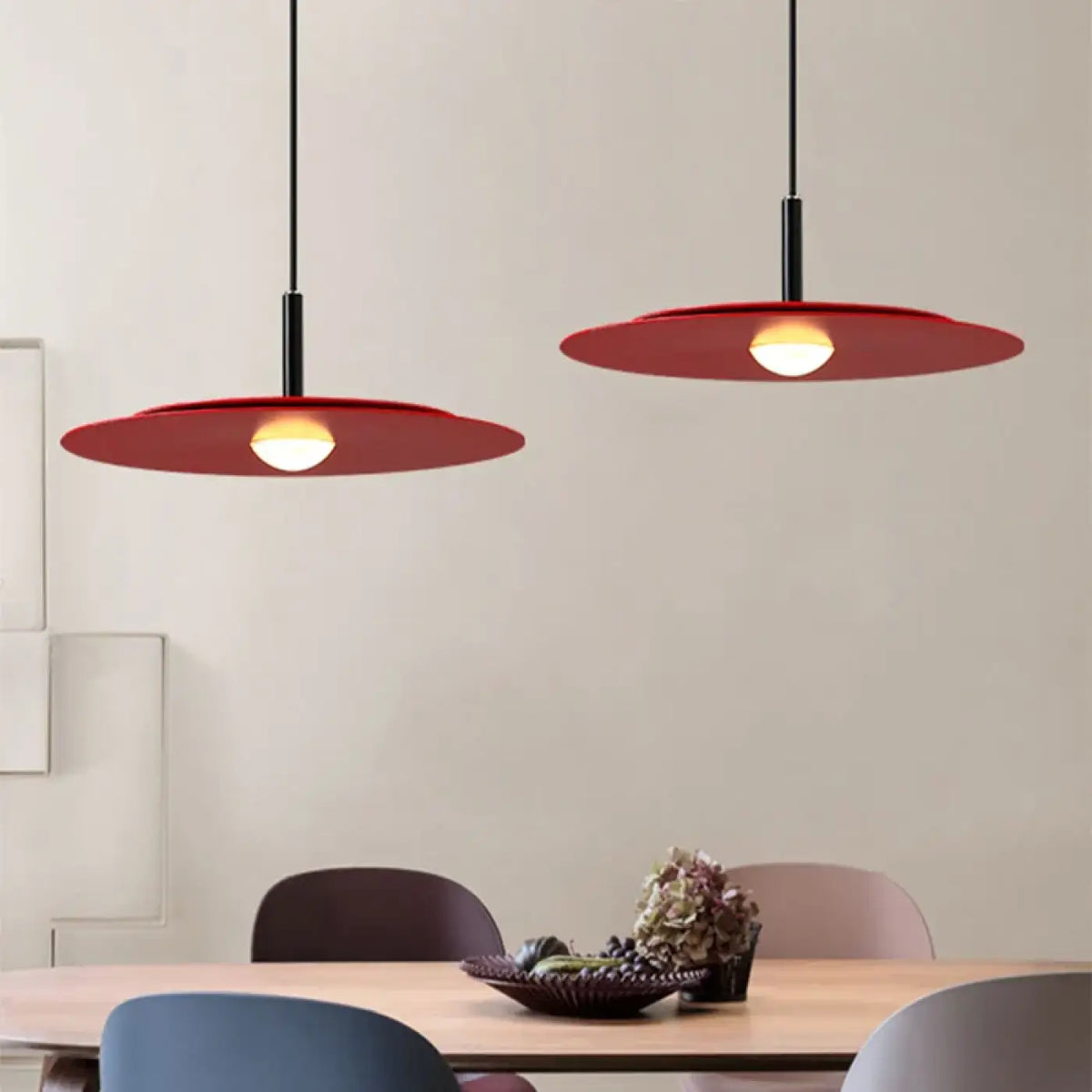 Suspension Plate en Métal Noir et Rouge – Fosio