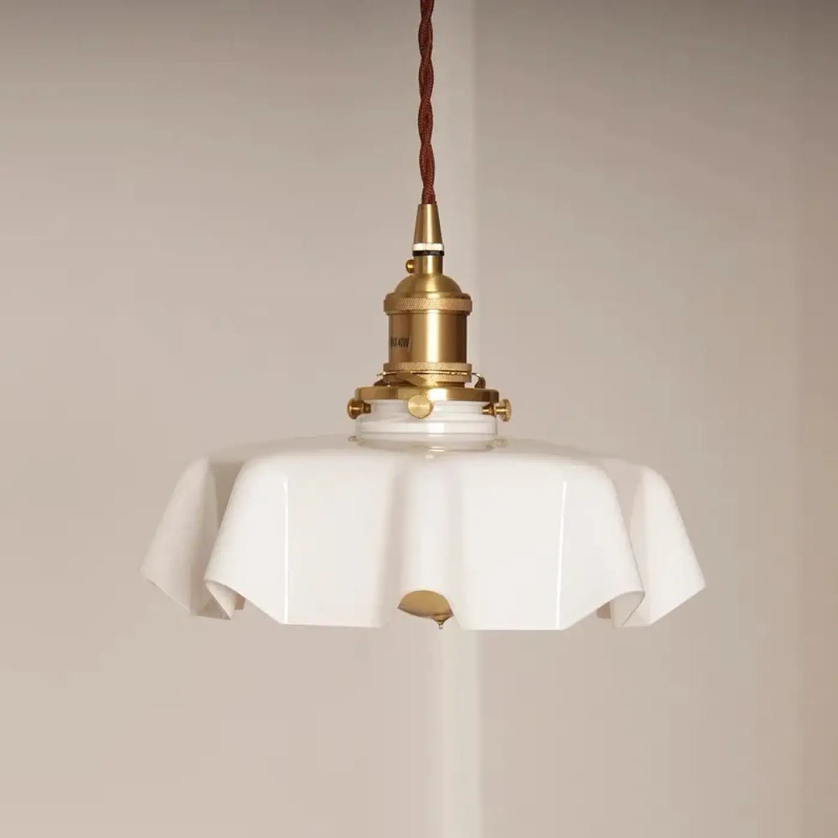 Suspension Rétro en Verre Ondulé et Laiton – Breline