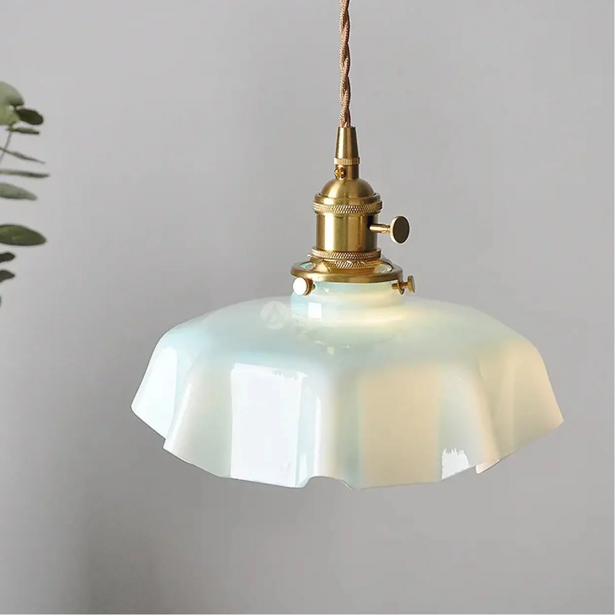 Suspension Rétro en Verre Ondulé et Laiton – Breline