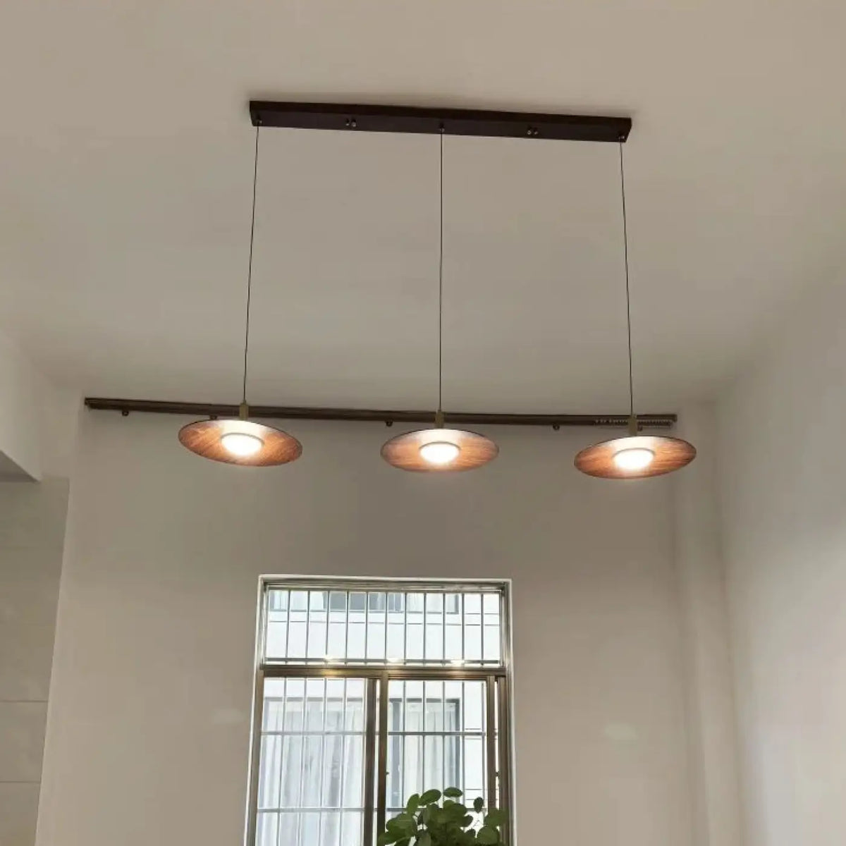 Suspension Scandinave Acrylique et Métal Doré – Lovan